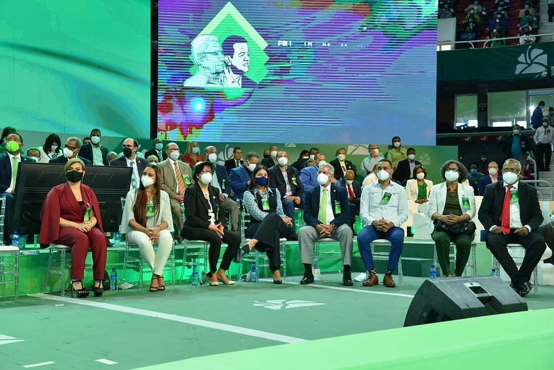 Gracias a todos los delegados los cuales se dieron cita en el cierre de nuestra Plenaria, fuerza del pueblo se fortalece, hoy dimos un paso más en la historia política nacional.

#PlenariaExitosaFP <a href="/FPcomunica/">@Fuerza del Pueblo (FP)</a> <a href="/LeonelFernandez/">Leonel Fernández</a> <a href="/franklinalm/">Franklin Almeyda</a>