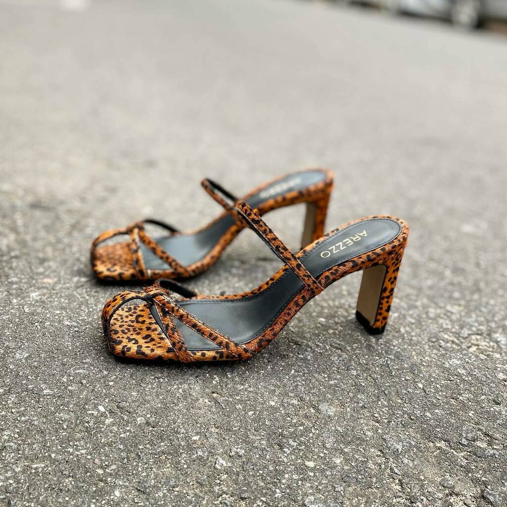 donna_canela's tweet photo. @arezzo ❤️❤️❤️

.
.
.
.
.
#calçadosfemininos #schutzlovers #sapatos #sapatosfemininos #lookfeminino #schutz #calcadosfemininos #tagify_app #universofeminino #looksfemininos #estilofeminino #amosapatos #mundofeminino #sapato #pésfemininos  #highheelshoes … https://t.co/bUVARoE2ln https://t.co/ynjBuaF7Nw