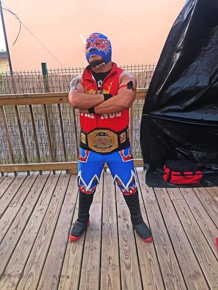 PrincipeCelest2's tweet photo. Hoooy me corono como el New South Texas champion Wrestling Revolution !!!! Esto va dedicado hasta el cielo mi abuelita & mi Padrino!! 😭🙏🏼🙏🏼🙏🏼....
#Misangeles
#Livingmydreams
#Prince https://t.co/snP0uawecC