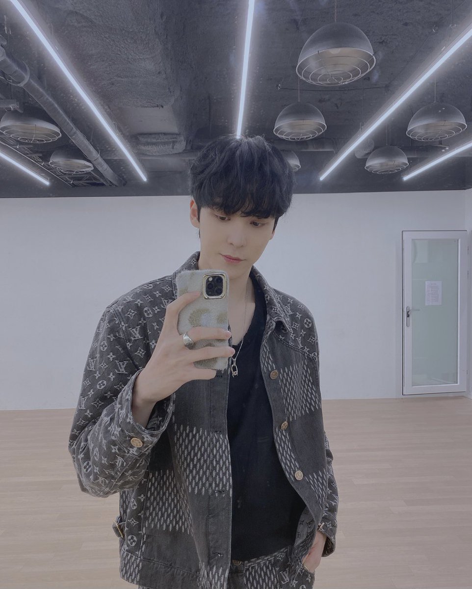 ATEEZofficial's tweet photo. [#윤호] 이따 밤에 윤호랑 놀 사람💕💕
#ATEEZ #에이티즈 https://t.co/RTNJixSuxo