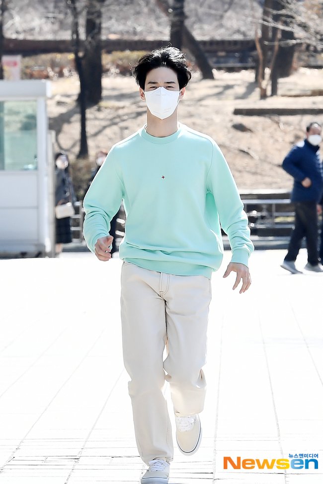 동유니 기사사진 다 역동적이야 ㅋㅋㅋㅋ 귀여워 ㅋㅋㅋ