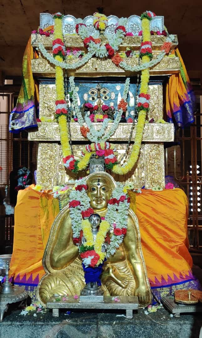 Jaggesh2's tweet photo. ಇವತ್ತಿನ ರಾಯರ ಬೃಂದಾವನ ದರ್ಶನ... Om Sri Raghavendrayanamaha🙏 https://t.co/CeIfxOop8A