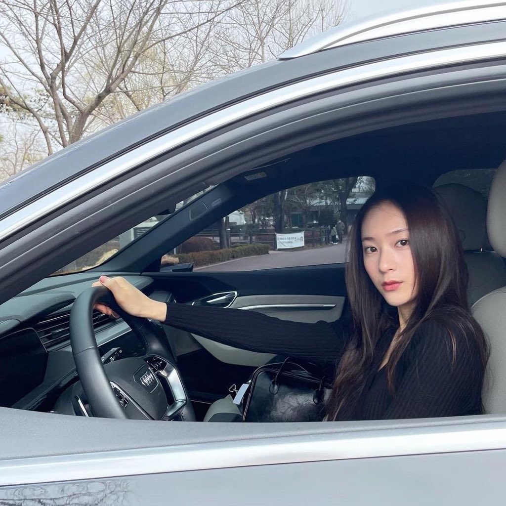 fKrystalFx's tweet photo. Driving                        Driving you crazy https://t.co/Y1HJaiigiF