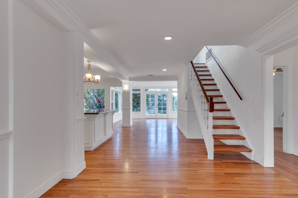 GroupUnlocked's tweet photo. #Coming #soon to #Alhambra #California  This cute home boasts tons of natural light from tons of customs widows. 2/2 https://t.co/9zZW8ax8Zn
