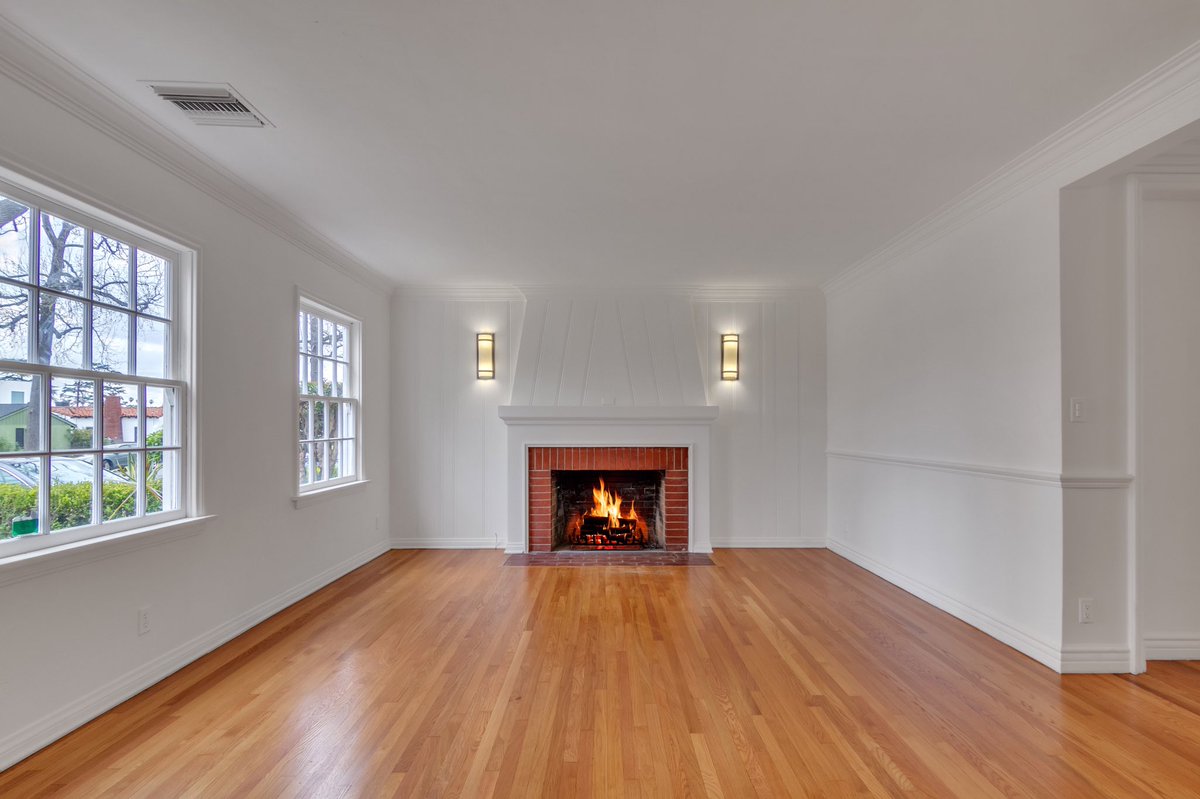 GroupUnlocked's tweet photo. #Coming #soon to #Alhambra #California  This cute home boasts tons of natural light from tons of customs widows. 2/2 https://t.co/9zZW8ax8Zn
