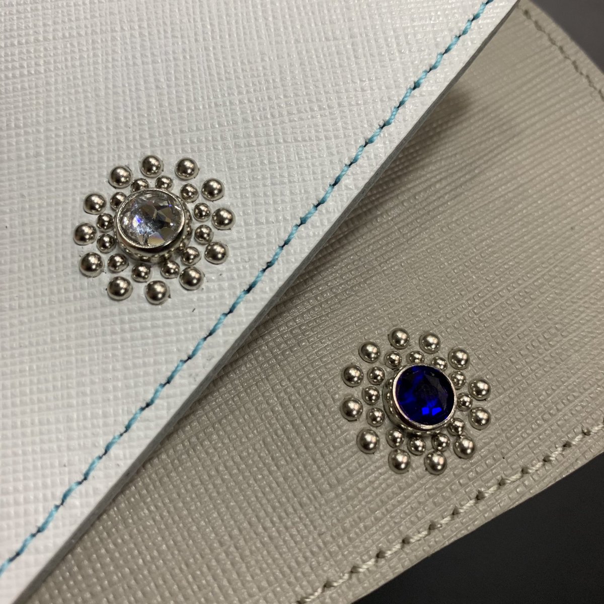 MODERNPIRATES14's tweet photo. #ModernPirates #モダンパイレーツ
#cardcase #カードケース #名刺入れ
#leather #レザー #革 
#skull #スカル #ドクロ 
#studs #スタッズ　#鋲
#sworovski  #スワロフスキー
#crystal #クリスタル
#blue #ブルー　#青
#キラキラ

https://t.co/hql7r5X0zO https://t.co/4AnbJ05WgE