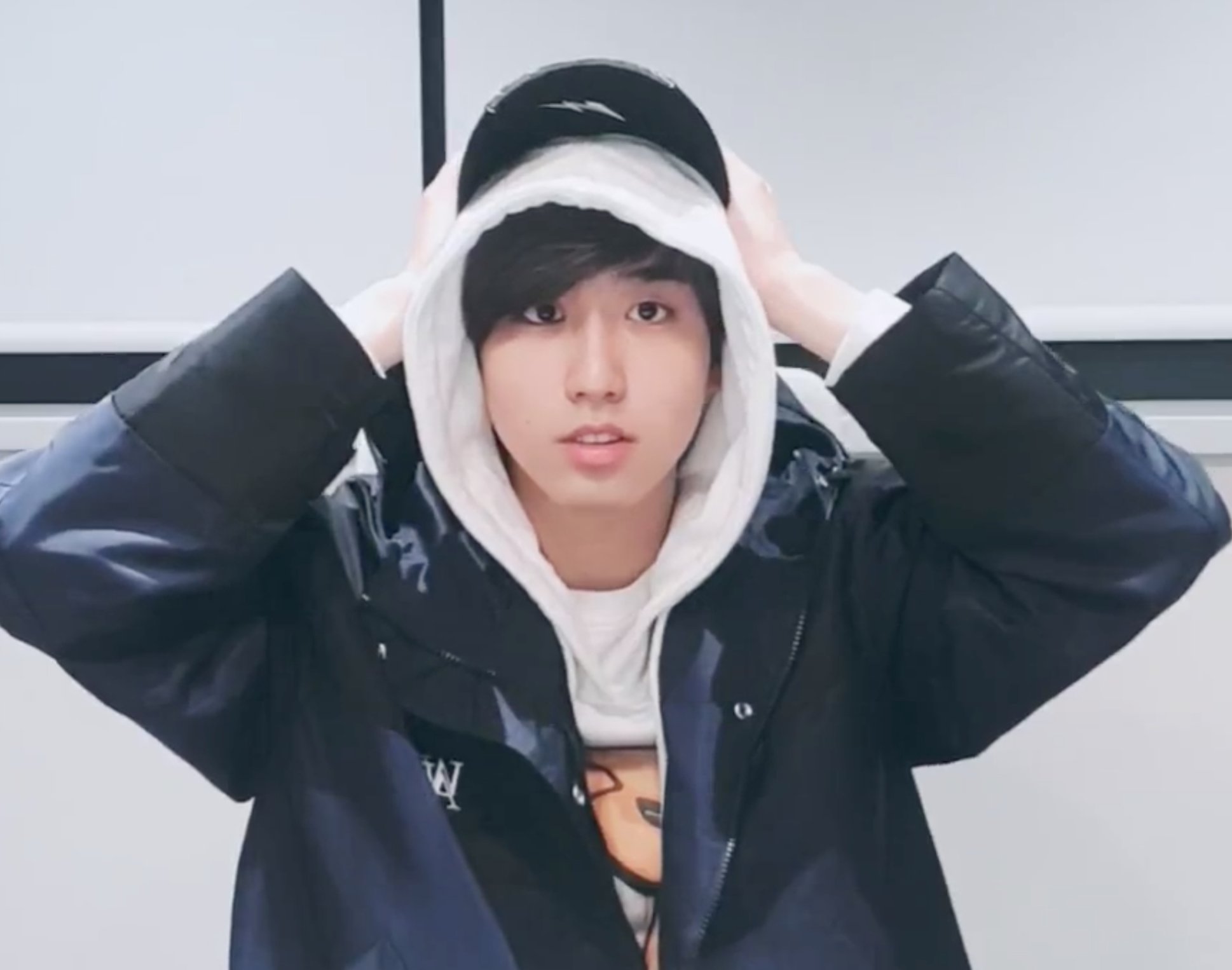 Han jisung hoodie hot sale