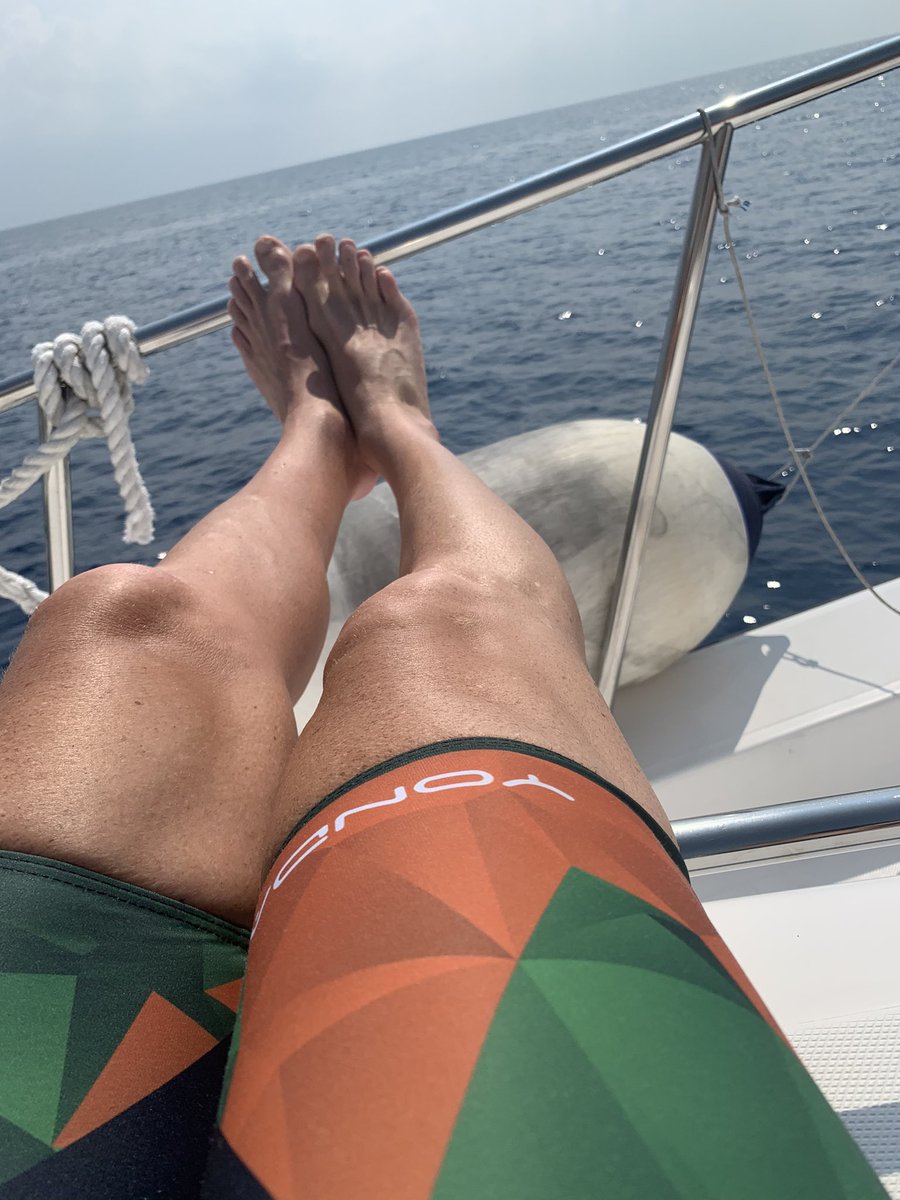 RoyLUFC's tweet photo. A day out with the excellent #prodivers snorkelling 4 different atolls and got escorted home by loads of dolphins 🐬
#tribrun @champsysuk @yondasports #Maldives @KureduResort #kuredu @visitmaldives #Dolphins #MantaRay @OliveRidley1 https://t.co/uwuVUsKGBk