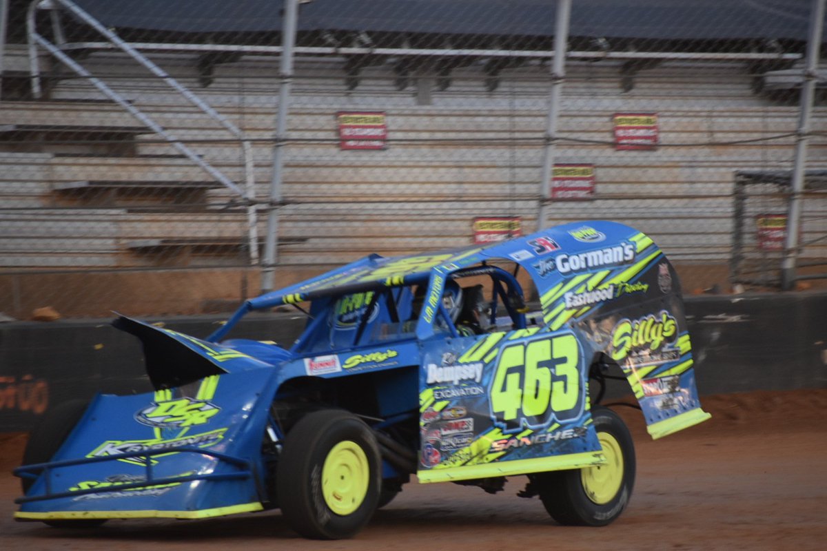 Rogue_charger's tweet photo. Hitting Into high gear during the LCQ @BristolDirt for the open modifieds. #dirt #racing #Bristol #media #photography #dirtracing #umpmodified #openmodified #nascar #dirttrack #nascar #dannysanchez #dirtnationals https://t.co/1jyJaONtc4