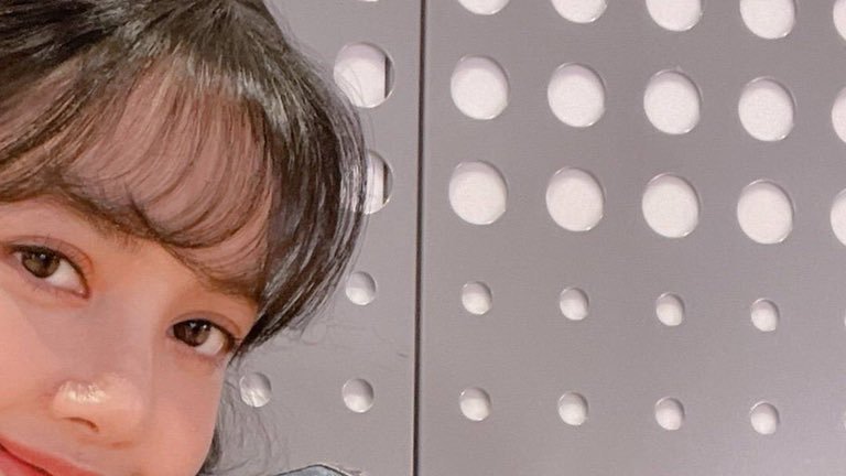 closed___bye's tweet photo. #LISA @BLACKPINK https://t.co/jpbDdbKSQ1