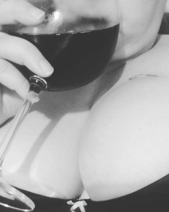 CWhoreNextDoor's tweet photo. Wine And Boobs. What a time to be alive! Check out my current promo on my page in the bio #onlyfanspromo #onlyfans #newonlyfans #accountant #fetish #fetishfriendly #promofans #onlyfansnewmember #trending #trend #ThickWomen #Thick #OnlyFansBigGirls #bigboobs #bigb00bs #LinkInBio https://t.co/ARDuBQPiUt