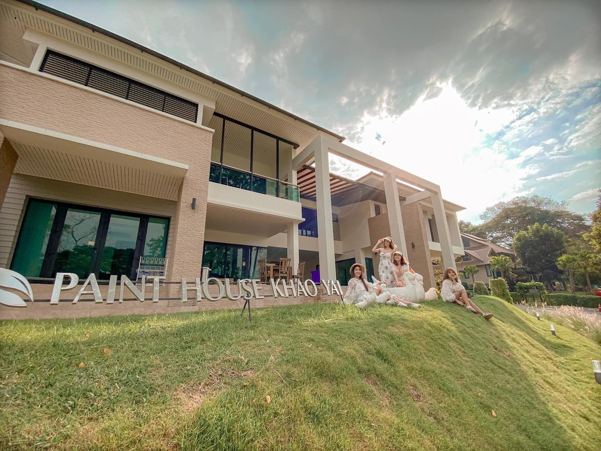 FinkubFan's tweet photo. ไปค่าา รอบนี้แป้ง พี่ปิ๊บและผองเพื่อน ยกก๊วนไปกันที่ Paint house khaoyai บ้านพักตากอากาศสุดหรู บนเขาใหญ่ วิวสวย พักได้เกือบ 20 คน  จะบอกว่าครบครันทุกอย่างจริงๆ 👍🏻
5 ห้องนอน
6 ห้องน้ำ
4 อ่างจากุชชี่
1 ห้องคาราโอเกะ
1 ห้องนั่งเล่น
อื่นๆอีกเพียบ https://t.co/PKk8w3cwEZ