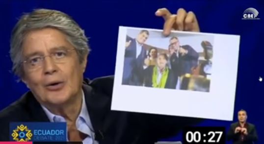 eluniversocom's tweet photo. "Tú y Lenín Moreno comparten la misma partida de nacimiento político: Rafael Correa", le dice Guillermo Lasso a Andrés Arauz ► https://t.co/2MpJBJ2g9t https://t.co/BCK9nIsdVK