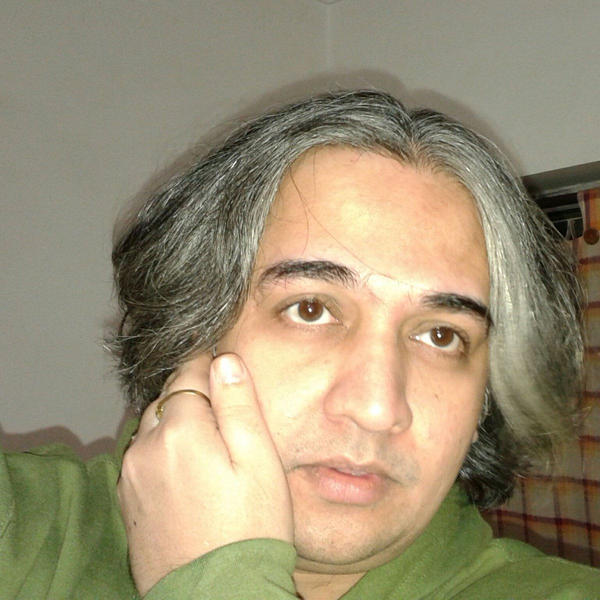 ErrandManish's tweet image. 2: So pick up new, with that, scuffle
Our love rented a place in archive
In later years you mind hog
Could bury the dog and survive
So muzzle or baffle
It&apos;s up to you
You chew up my happiness
It&apos;s veg for you. -- @manishaffirme

#ErrandPoems #Topread #Gotoall
#WorldPoetryDay2021