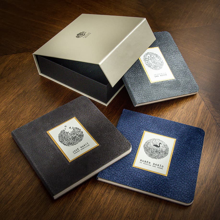 Efrailejon's tweet photo. Concurso Frailejón Editores. 

En el #DiaMundialDeLaPoesia queremos regalar esta caja con 3 clásicos de la poesía latinoamericana:  José Martí, Rubén Darío y José Asunción Silva.

Para participar solo tienen que seguir nuestra cuenta, y darle RT y favorito a esta publicación. https://t.co/NM89HNfDLl