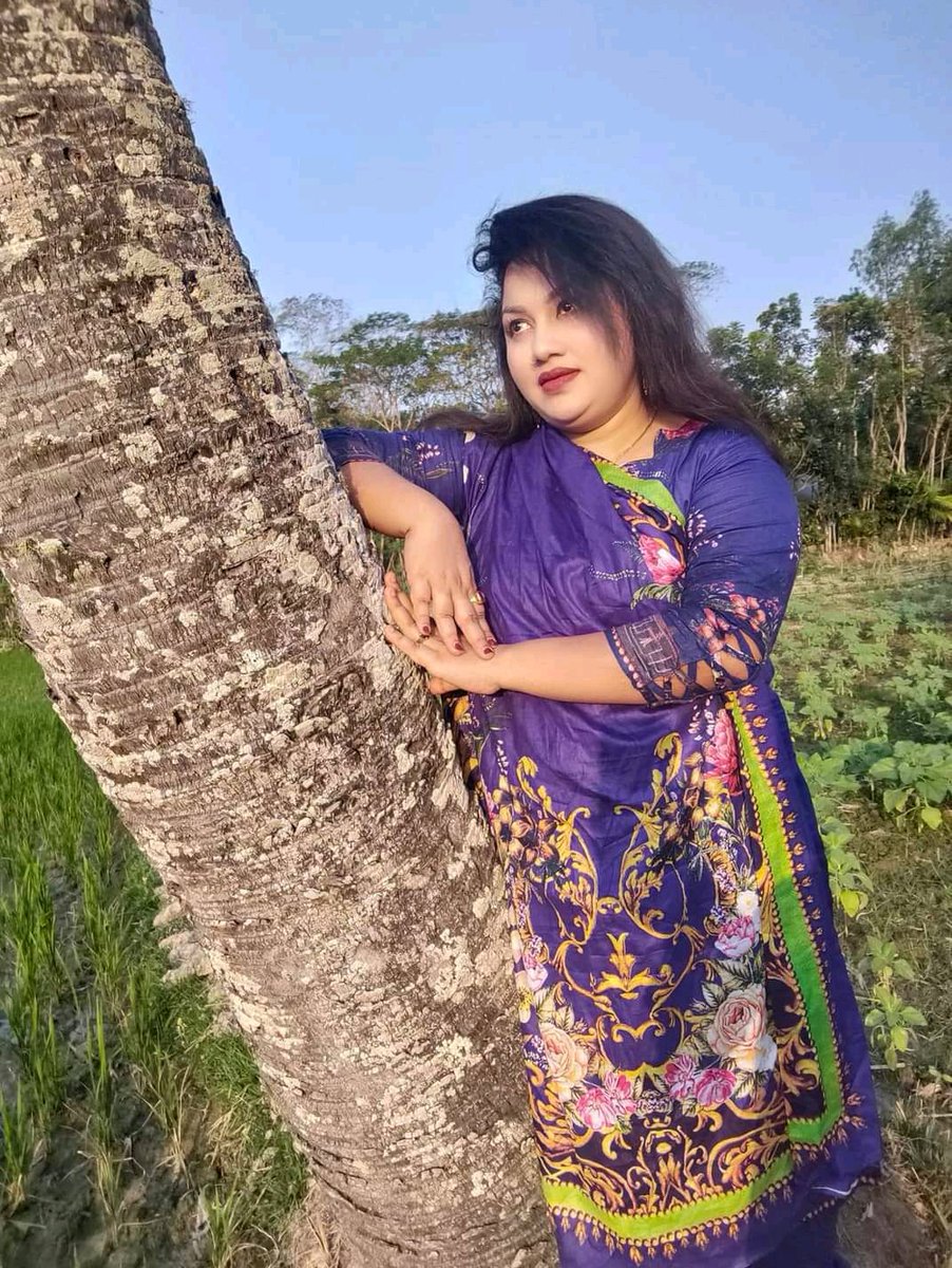 বন্ধুরা ফ্রি থাকলে ইনবক্সে মেসেজ করেন।