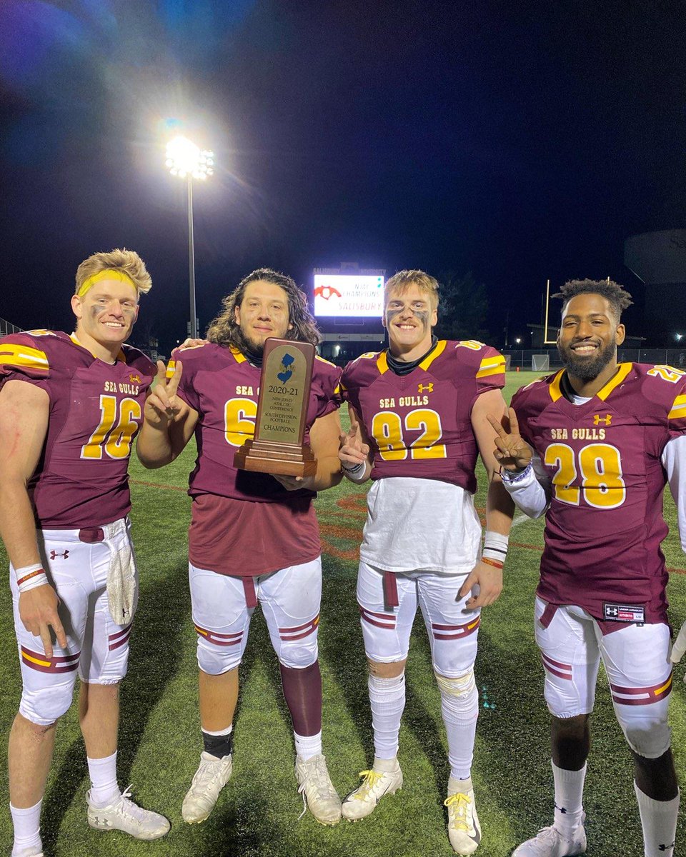 CalvertFootball's tweet image. Congratulations to Calvert Legacy Builders Jack Lanham, Joey Osborne, Zach Gadwill and Shemar Gray.

They continue to live out Uncommon Greatness and we are proud of each of them. Not just for what they continue to do on the field but because of the young men they are becoming.