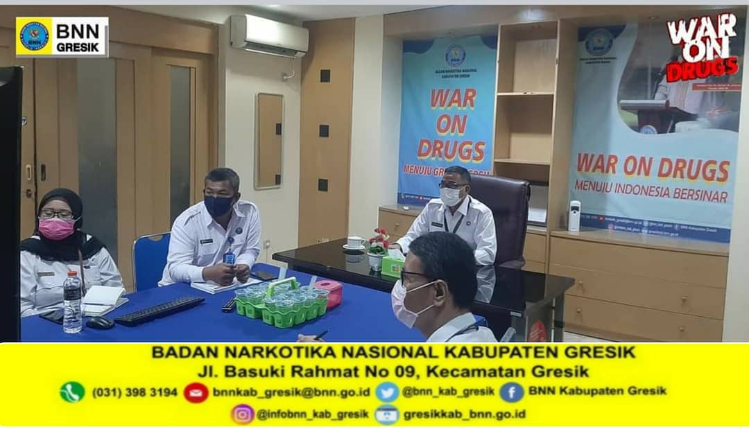 bnn_kab_Gresik's tweet photo. Kepala BNN Kab Gresik, Kasubbag dan Staf Mengikuti Rapat Pimpinan BNN RI dan Jajaran secara virtual yang dilaksanakan hari Senin 22 Maret 2021.

#warOnDrugs
#IndonesiaBersinar
#bnnpjatim
#lawannarkoba
#eranewnormal https://t.co/RW1Z88JpQG