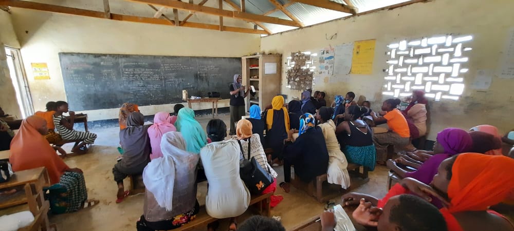 Ywbf1's tweet photo. Don't be ashamed cause you are in Menstruation cycle.Let endperiod poverty and start to distribute pad to people who need it the most and educate every girl about menstruation cycle plus hygiene
#MenstruationMatters 
@UNFPAKen @james_atito @Kenya_NI_Mimi @Didah18923651 @angiyo58 https://t.co/kvxpP3sfSO