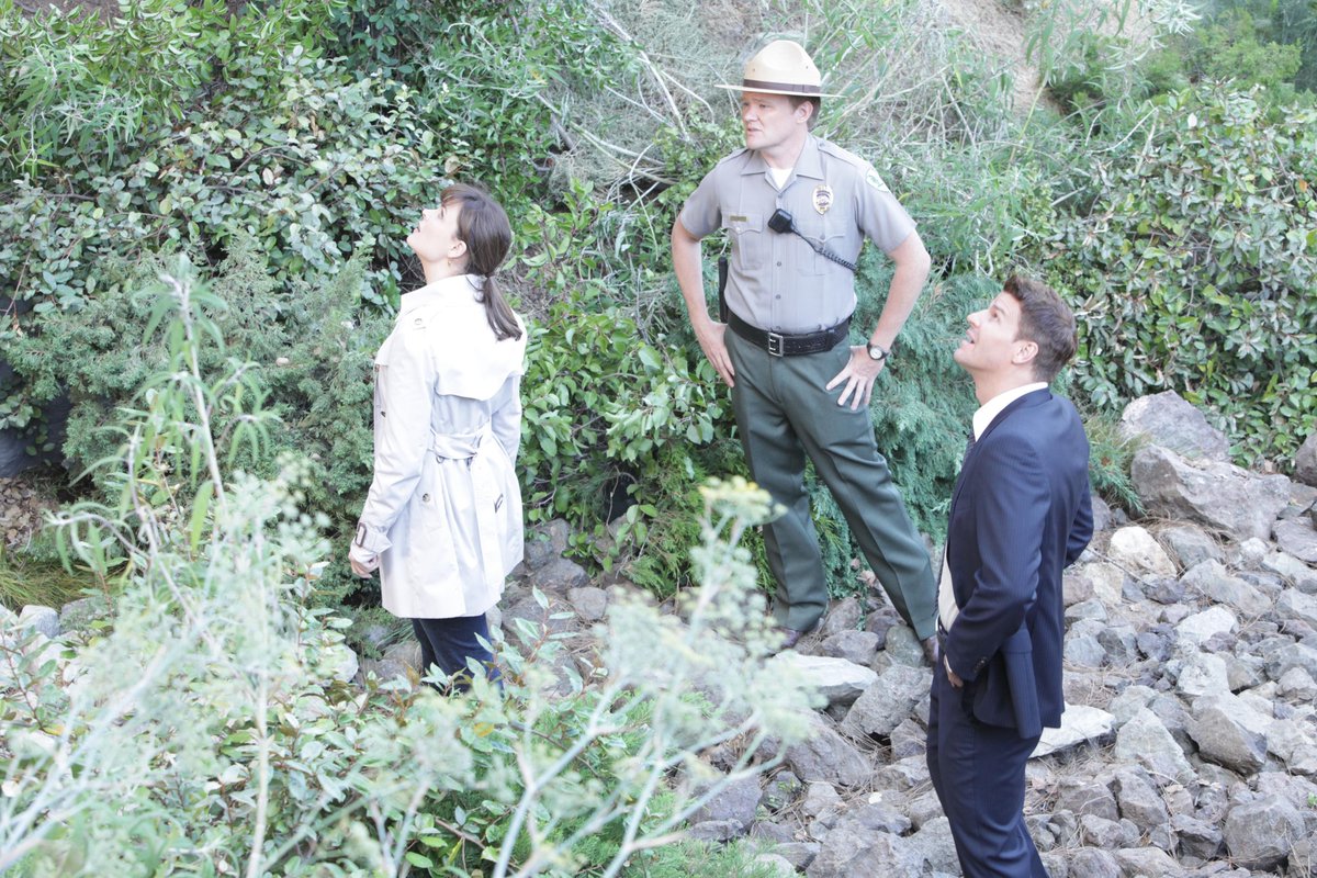 20thCenturyStTV's tweet photo. ＃花粉症 対策は万全ですか❓

ムズムズする？事件が2人の捜査でスッキリ！
花粉が事件を解決に導くこともある😷🌲

『#ボーンズ ー骨は語るーシーズン6』
第2話「洞窟の二人」
https://t.co/ltYrE9sBSp https://t.co/uvwjwgpYuE