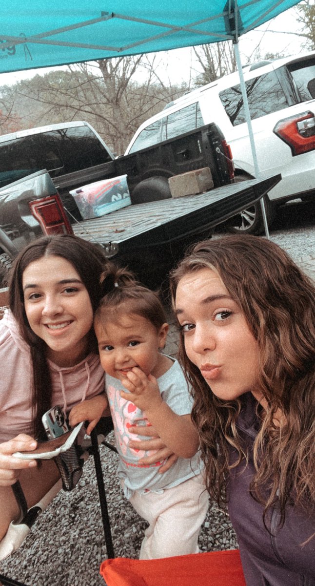 mags_beth's tweet photo. spring break 21 ladies 🧞‍♀️ https://t.co/IMP8GIMODN