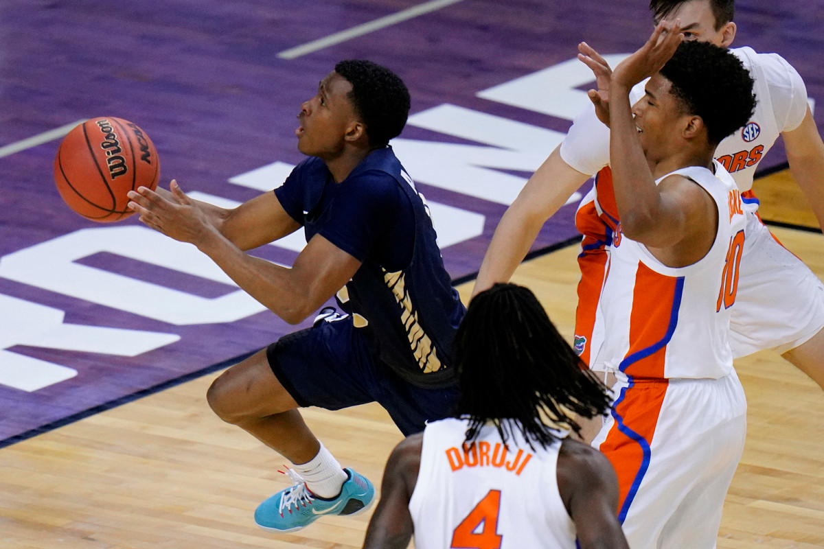 Oral Roberts upsets Florida in another March Madness shocker