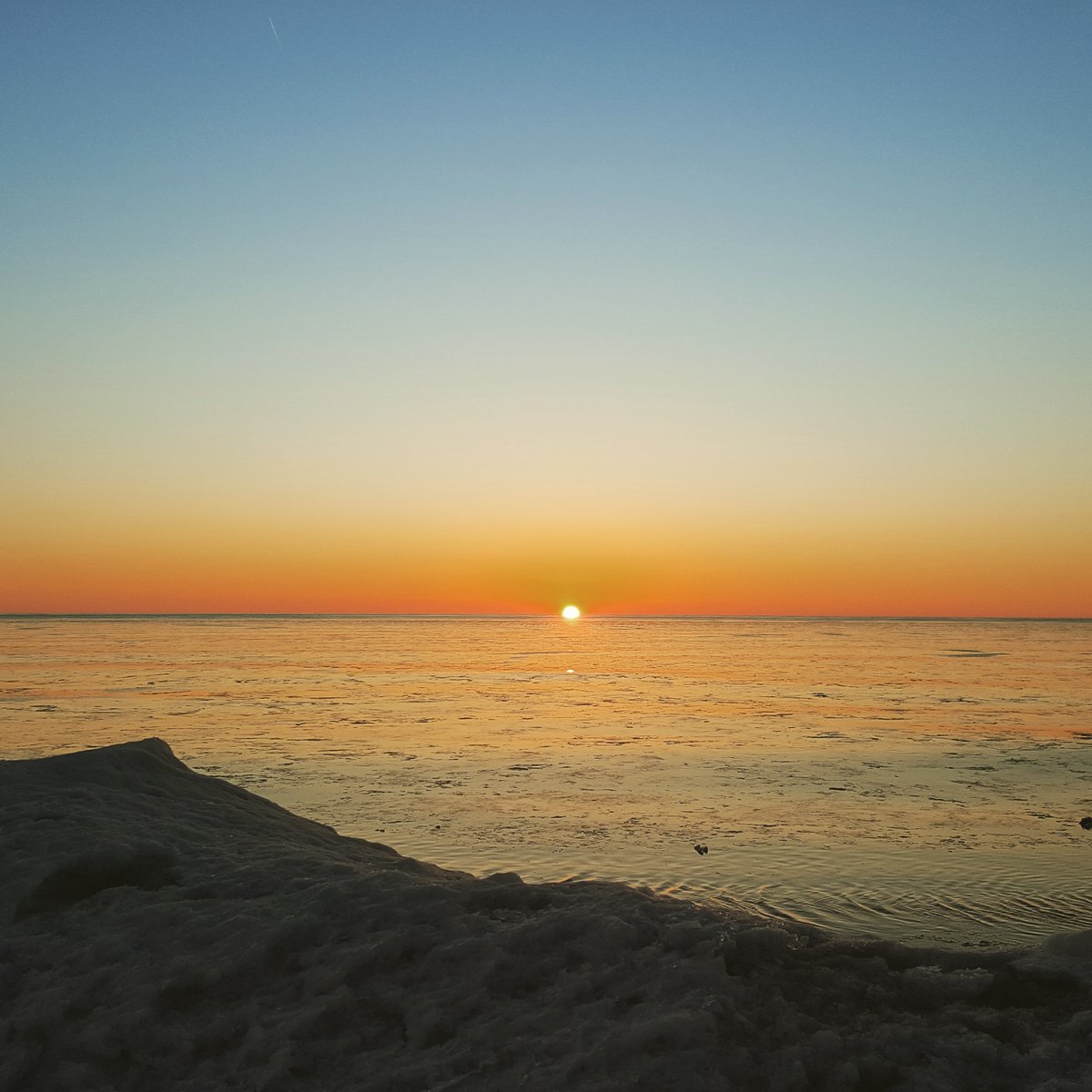 MichiganTourism's tweet photo. We hope you're enjoying the first #SunriseSunday of spring! What are you most looking forward to this season?
#SunriseSide https://t.co/cwNGr2DZF3