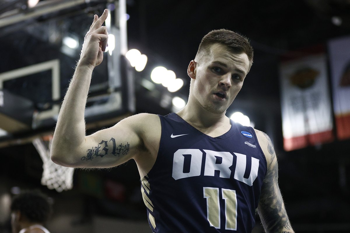 BleacherReport's tweet photo. Oral Roberts is going to the Sweet 16 for the first time since 1974.

The Golden Eagles are the second 15th seed to reach the Sweet 16, joining Florida Gulf Coast in 2013.

Madness. https://t.co/nMcc1wrwcH