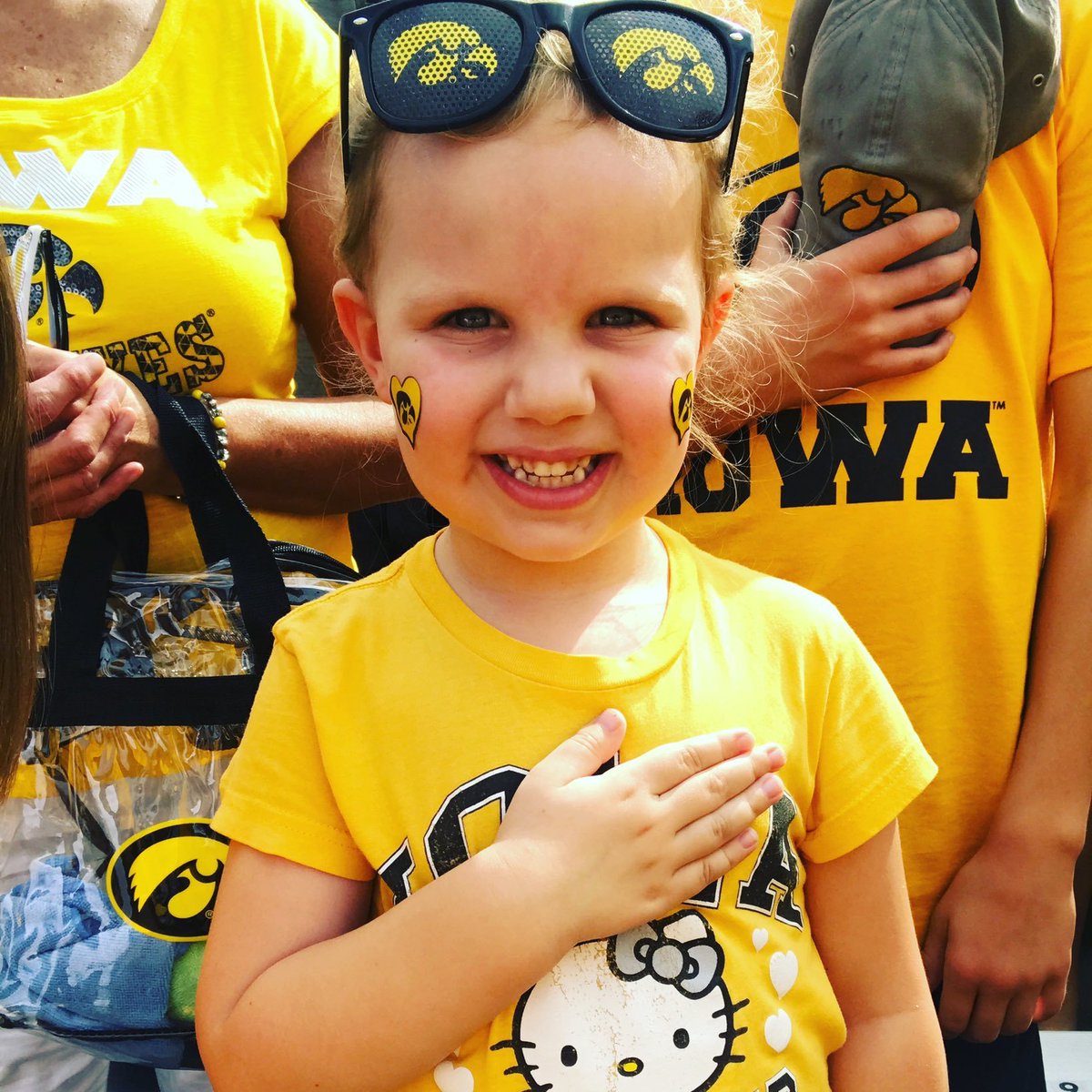 uiowaalumni's tweet photo. Tweet your best #Hawkeye pics to win your favorite @UIowa area extra money on One Day for Iowa (March 24). https://t.co/ki8JLTcyve
1.) Find a 📸 
2.) @ your UIowa program 📢 
3.) Include #1DayForIowa https://t.co/uxYyS4YEfc