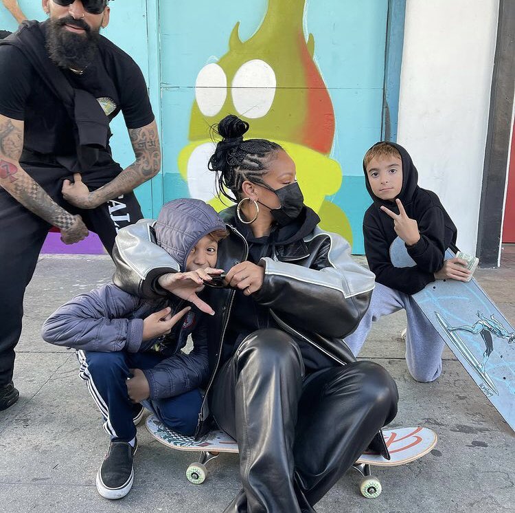 islandheaux_'s tweet photo. Rih today in LA https://t.co/o2NUQm29mY