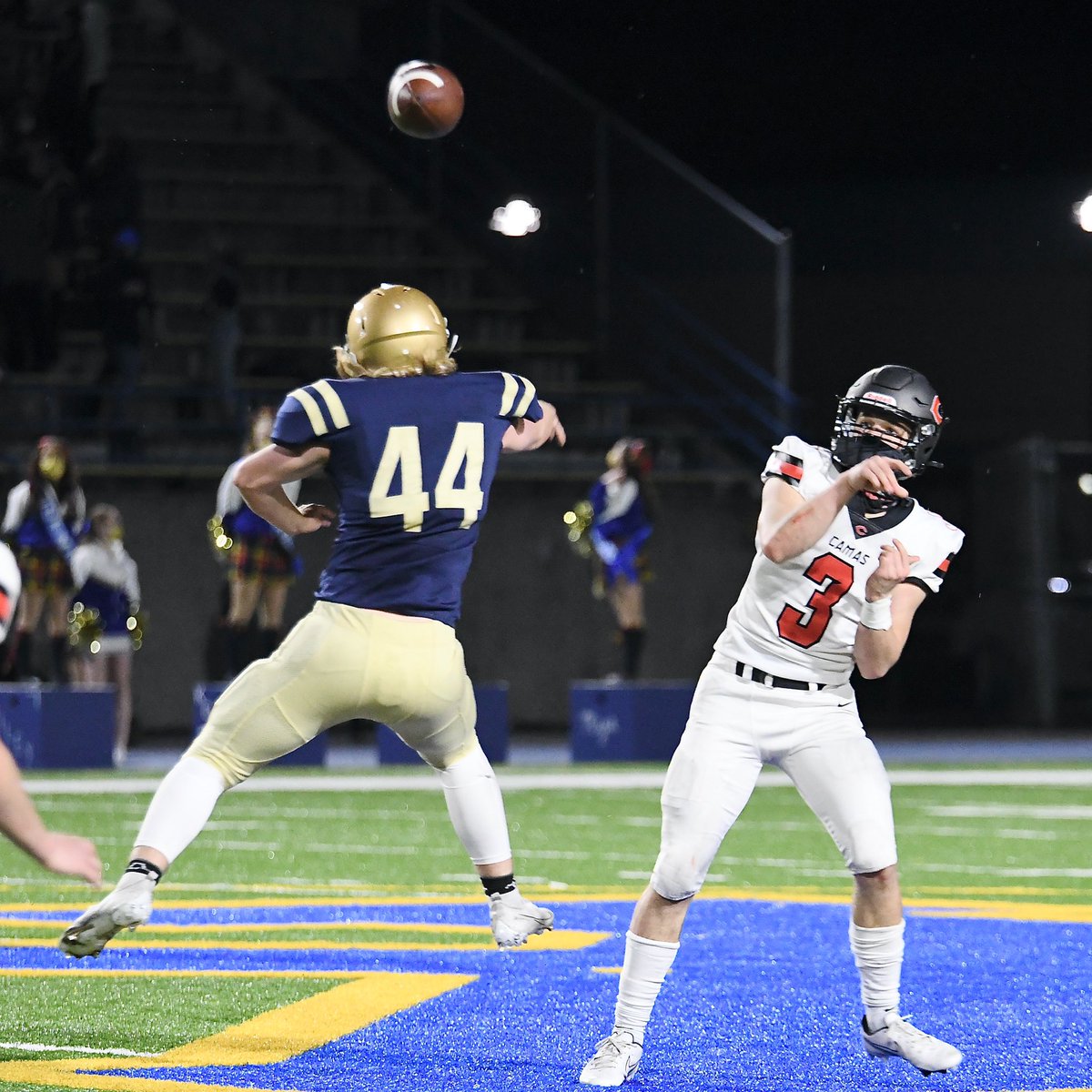 ItIsPhotoTime's tweet photo. - @jakeblair_ over the fingertips of Kelso to Sam Speer: 11 Photos.   @SteveSPEER8 https://t.co/8iQl6Fc12L