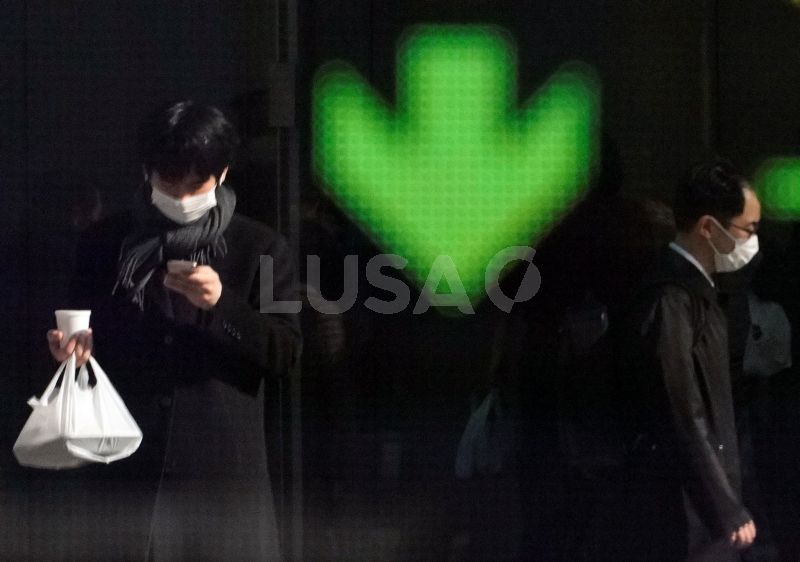 Lusa_noticias's tweet photo. Bolsa de Tóquio abre a perder 1,86% - https://t.co/5lxAtDAQvD https://t.co/z3j7LE8Hff