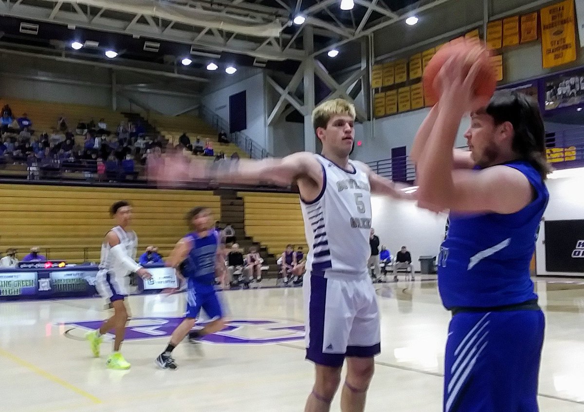 KySportsRadio's tweet photo. The Kentucky HS Regional Tournaments have begun...and I want to give a shout out to this young man inbounding the ball for Clinton County

Great mullet, chops and form....my favorite player so far 

📸@MashekJim https://t.co/KsVBnIr8nU