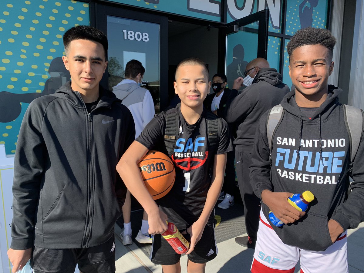 GarciaHoops24's tweet photo. Proud of our boy Jay Reed for his championship win this weekend in H-Town! π#springicebreaker #SAF https://t.co/WAjN5qNDH9