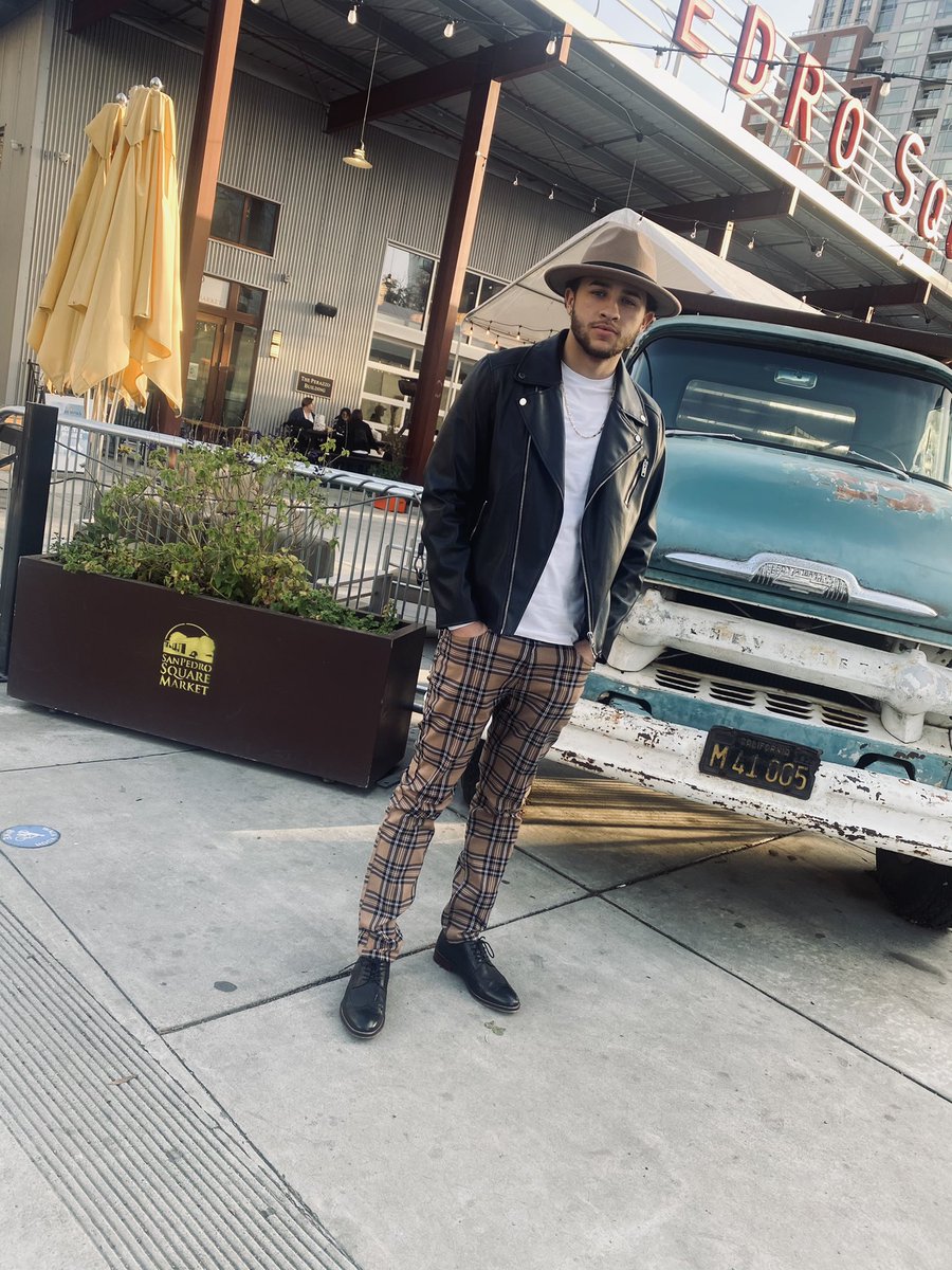AndrewMorel's tweet photo. Smooth Sailin’ Tonight 🟤 https://t.co/DqwWYjkeYb