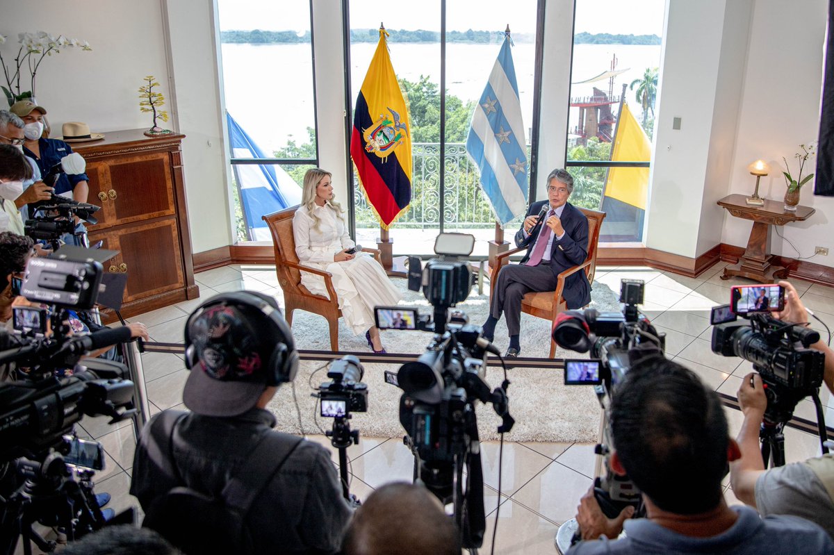 soysusanag's tweet photo. Ecuador es una gran nación, se acercan mejores días. @guillermolasso #EcuadorDebate2021 🇪🇨 https://t.co/Zq3AoOP9tn