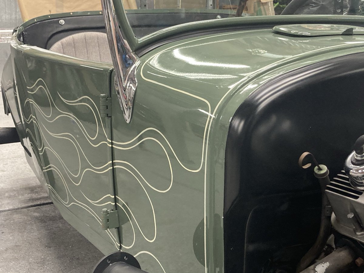 Finally got around to pin striping the 27’. New valve covers, bench, and some beauty rings and we’ll be cookin.