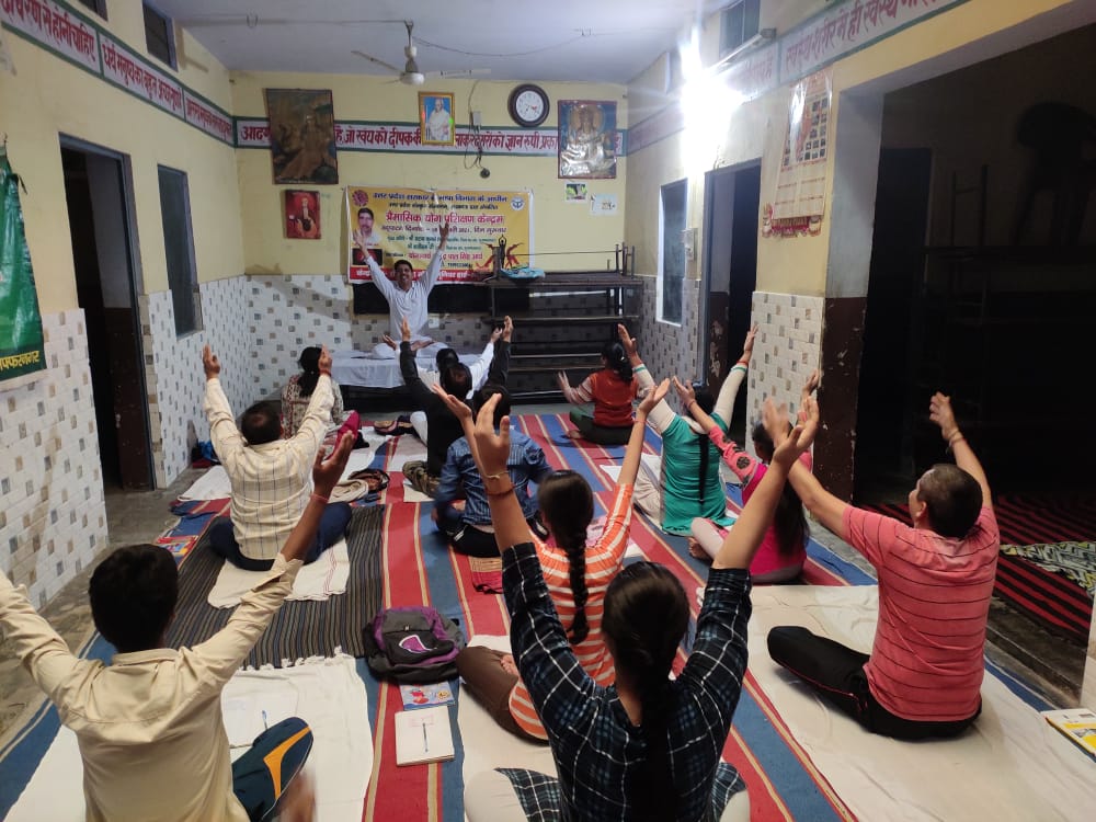 upsanskrit's tweet photo. न चास्ति सदृशं तेन किंचित्स्थौल्यापकर्षणम् । न च व्यायामिनं मर्त्यमर्दयन्त्यरयो भयात् ॥

उत्तर प्रदेश संस्कृत संस्थान द्वारा संचालित निःशुल्क त्रैमासिक योग प्रशिक्षण शिविर।

केन्द्र का स्थान:-मुज़्ज़फ्फरनगर

#lucknow https://t.co/248ITMOOsP