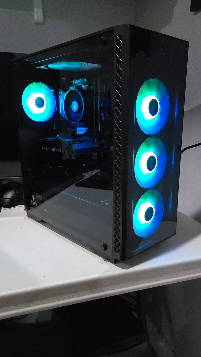 StreamlinePCcom's tweet photo. It's aliveeeeeeeeeee 

#amd #ryzen #nvidia #evga #geforce #msi #pcgamer #pcbuild #pcbuilder https://t.co/tZsAlpTkAA