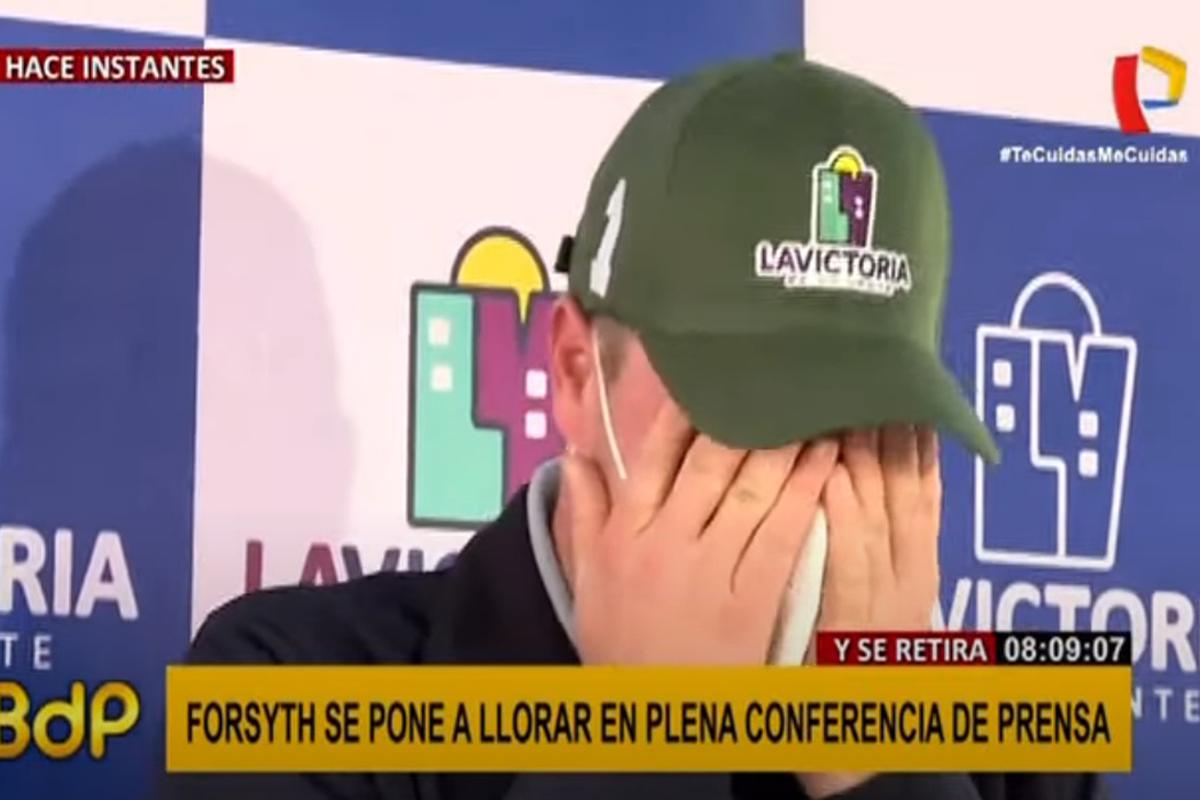 HansBelaunde's tweet photo. #DebateDefinitivo Forsyth dice que hará un nuevo reactiva pero no dice en que consistirá lo nuevo y la baraja con su lucha contra la corrupción, mejor ponte a estudiar y postula en 20 años cuando SEPAS ALGO https://t.co/VOEAIwWEBr