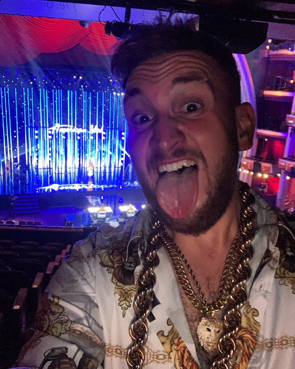 yurisbel305's tweet photo. WEST COAST! Hollywood Week of @americanidol is on like RIGHT now! 📺 🌟
Look out for me in that @dolbytheatre, mi gente, (I licked the stage before for good luck haha)! 😝🤞🏼DALEEE! 🔥
#YurisbelOnIdol #AmericanIdol #Yurisbel #IdolOnABC https://t.co/rySXqrBHbH