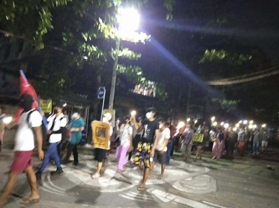 NguWah07's tweet photo. In this Morning ,Tamwe : Yangon .
We are still strong to protest for our democracy.
FREEDOM OF SPEECH
5:00Am 
#WhatsHappeningInMyanmar
#Mar22Coup

@RapporteurUn @UN_HRC @freya_cole @DrSasa22222  @CNN @nytimes @BangkokPostNews @KBSWorldTV @japantimes  @USEmbassyBurma https://t.co/xYBDk3Iaoz