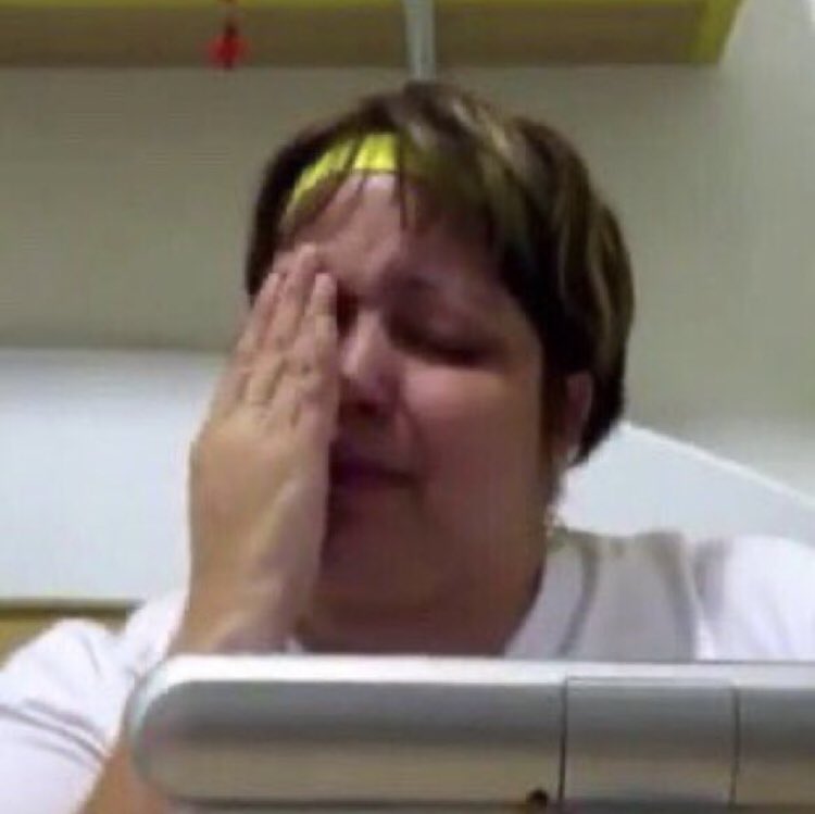 advmilgrauu's tweet photo. hoje começa tudo de novo e eu tô assim: https://t.co/cMmNT7bDXx
