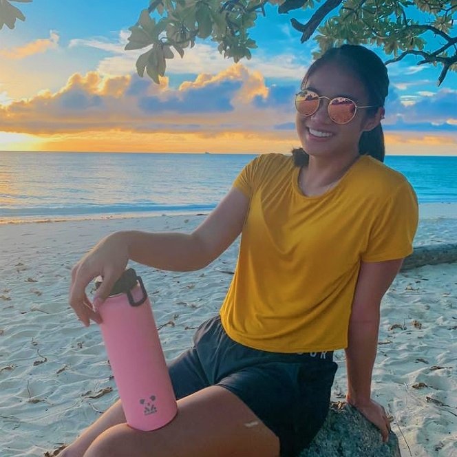 jhoanalouisse_'s tweet photo. Been wonderin' if yellow fits. What do you think? 💛 #summerph https://t.co/3X31MtXm91
