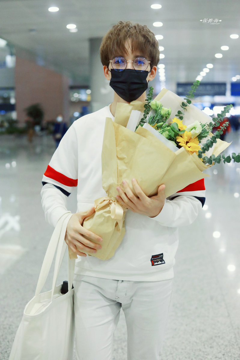 David_Fan_Club's tweet photo. 21 марта.
photo by Weibo@深眸海·大卫 https://t.co/rmmLPk0odS