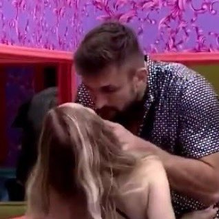Kefera's tweet photo. entrou no programa se pagando de feministo, lembram? #ArthurExpulso https://t.co/K2AfMWdqcz