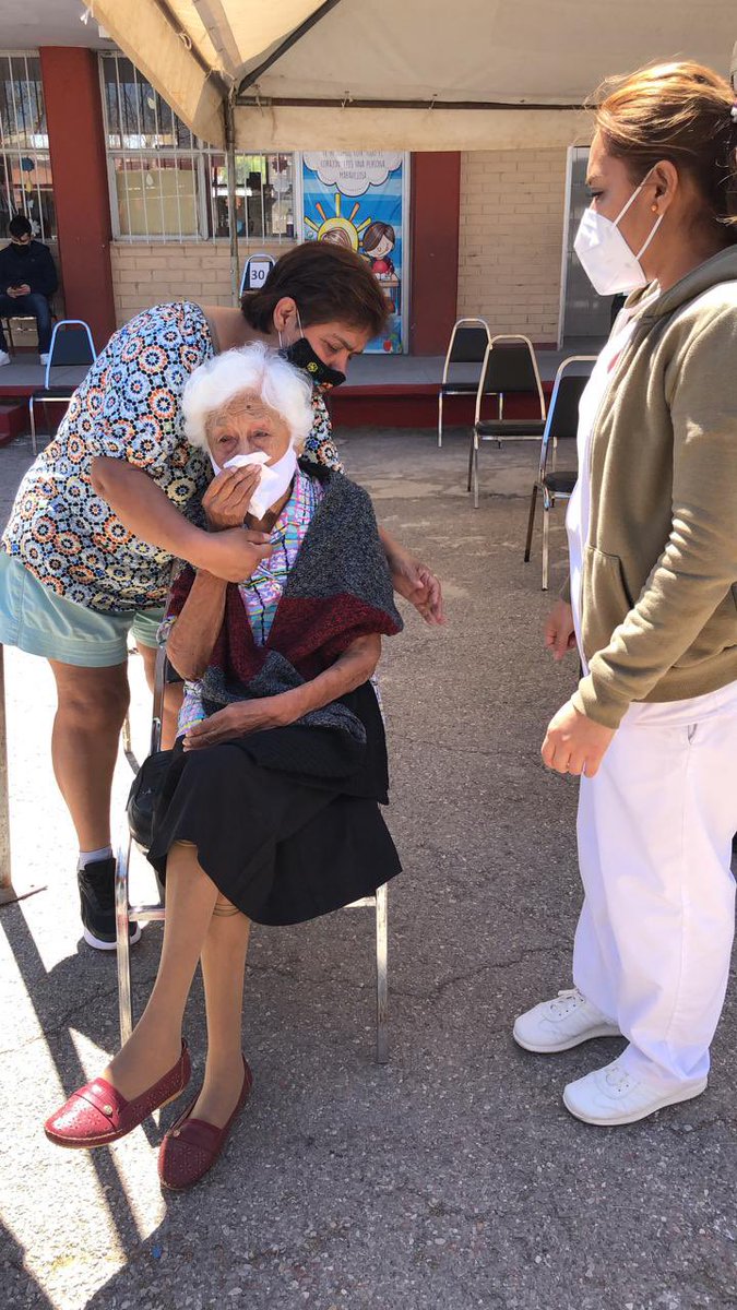 La exmaestra de la Escuela Modelo en #PiedrasNegras, Doña María "N" de 101 años, es la adulta mayor más longeva vacunada contra el Covid-19.

¡Sin duda vamos por la ruta correcta!  #Coahuila.