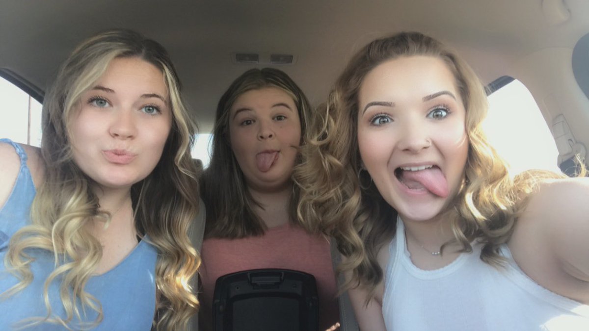 LannaThrasher's tweet photo. My girls 🤪❤️ @mxcxenzie @_mxccc https://t.co/jZgI2rVDrn