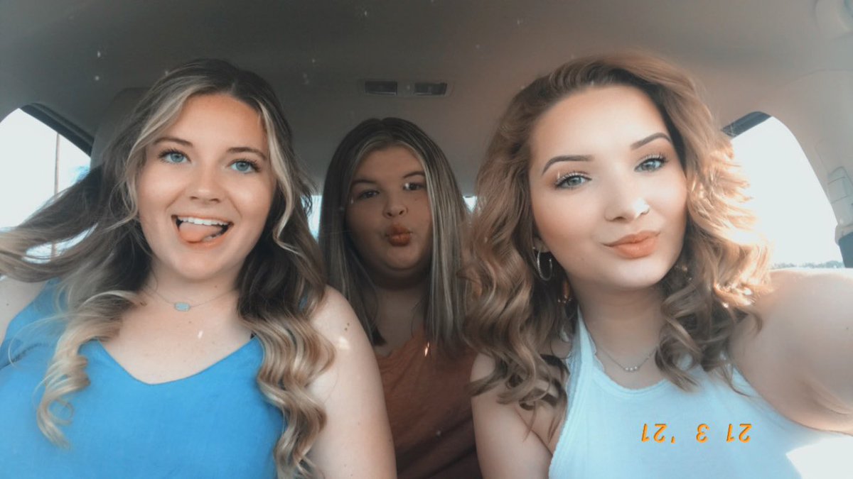 LannaThrasher's tweet photo. My girls 🤪❤️ @mxcxenzie @_mxccc https://t.co/jZgI2rVDrn