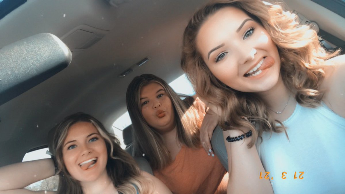 LannaThrasher's tweet photo. My girls 🤪❤️ @mxcxenzie @_mxccc https://t.co/jZgI2rVDrn